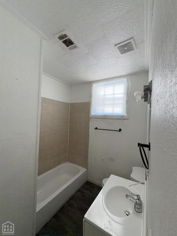 1012 W Huntington Avenue, Jonesboro, AR 72401