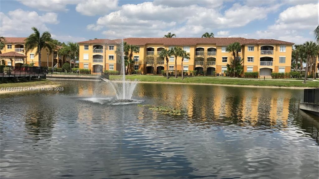 9640 NW 2nd St 5-206, Pembroke Pines, FL 33024