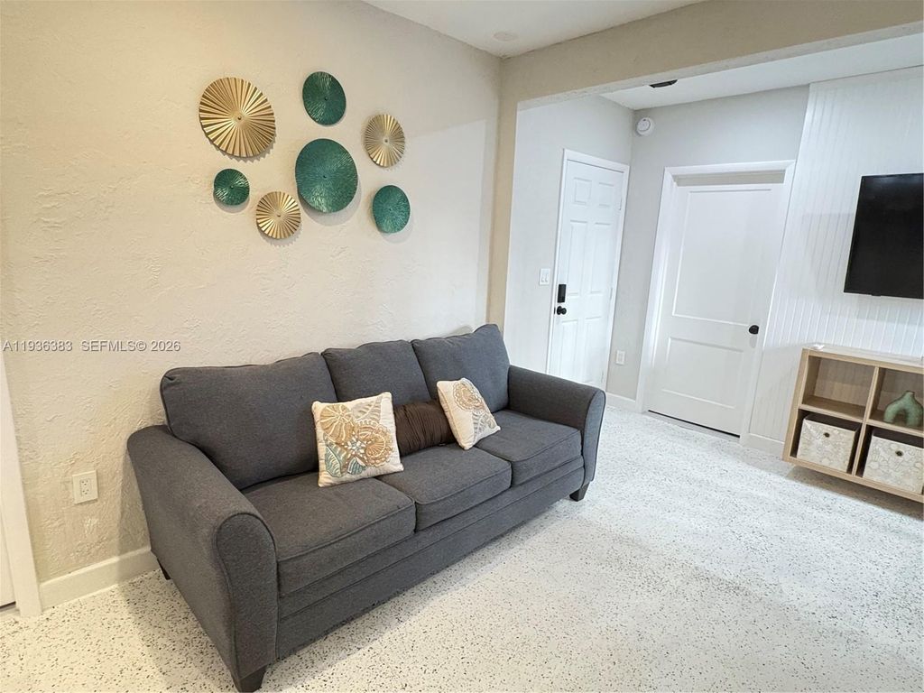 1901 SW 9 Street 1, Miami, FL 33135