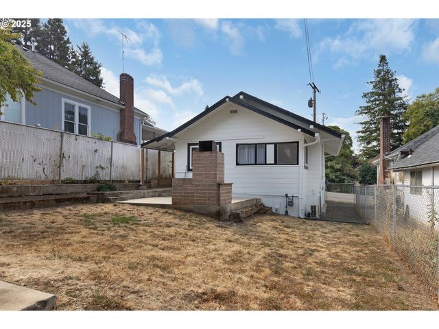 158 Se HOUCK Ave, Roseburg, OR 97470