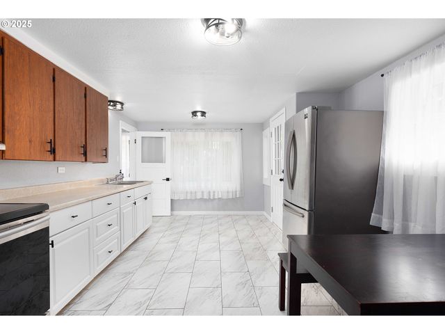 158 Se HOUCK Ave, Roseburg, OR 97470