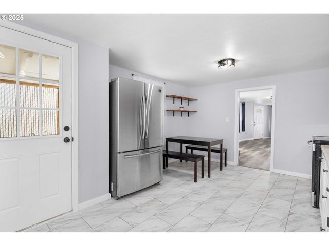 158 Se HOUCK Ave, Roseburg, OR 97470