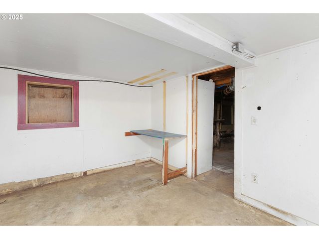 158 Se HOUCK Ave, Roseburg, OR 97470