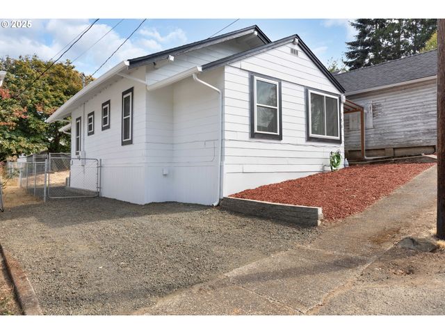 158 Se HOUCK Ave, Roseburg, OR 97470