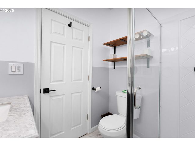 158 Se HOUCK Ave, Roseburg, OR 97470