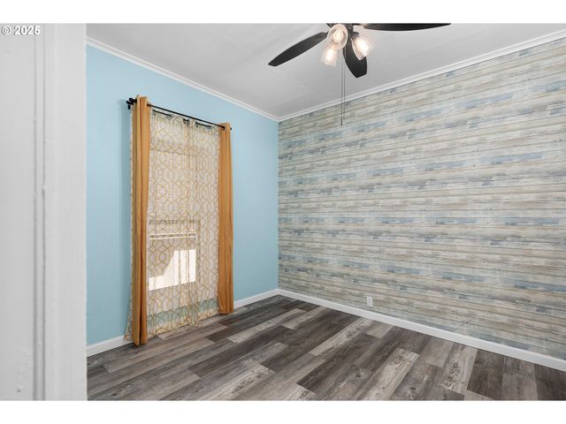 158 Se HOUCK Ave, Roseburg, OR 97470