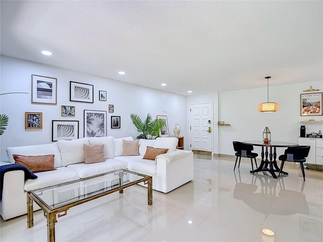 36750 US HIGHWAY 19 N 16-108, Palm Harbor, FL 34683