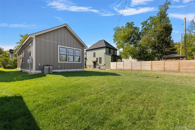 1752 Fischer Street, Detroit, MI 48214