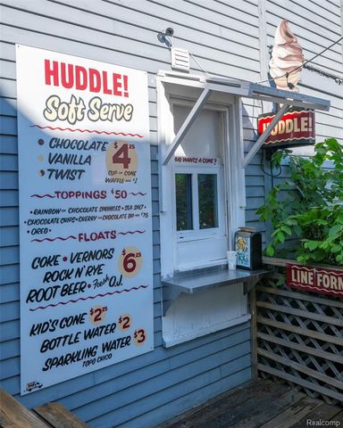 1752 Fischer Street, Detroit, MI 48214