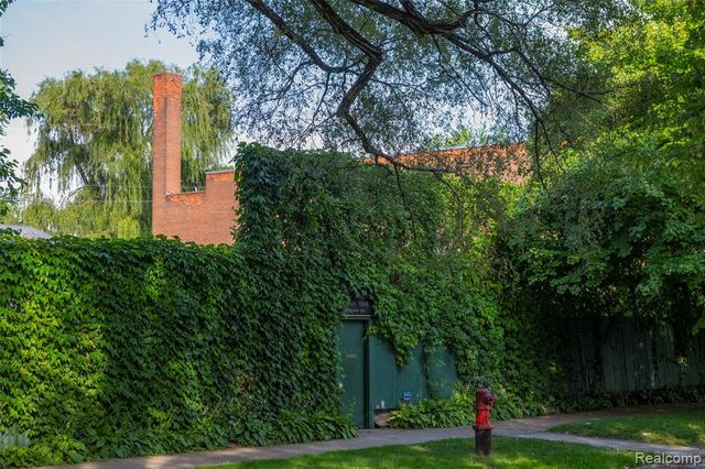 1752 Fischer Street, Detroit, MI 48214