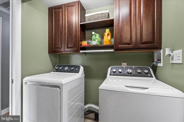 832 HARTMAN AVE, Hanover, PA 17331