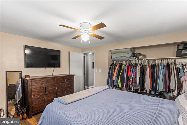 832 HARTMAN AVE, Hanover, PA 17331