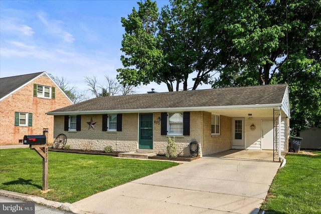 832 HARTMAN AVE, Hanover, PA 17331