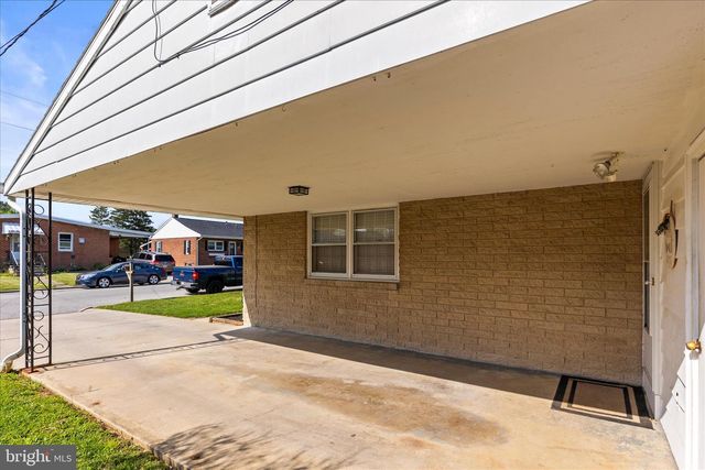 832 HARTMAN AVE, Hanover, PA 17331