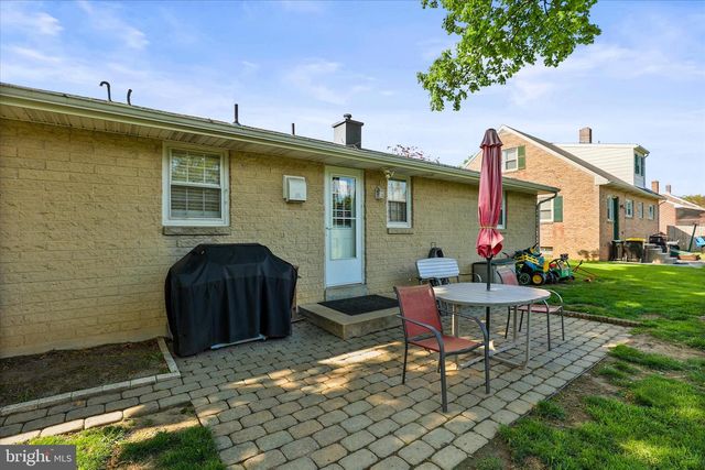 832 HARTMAN AVE, Hanover, PA 17331