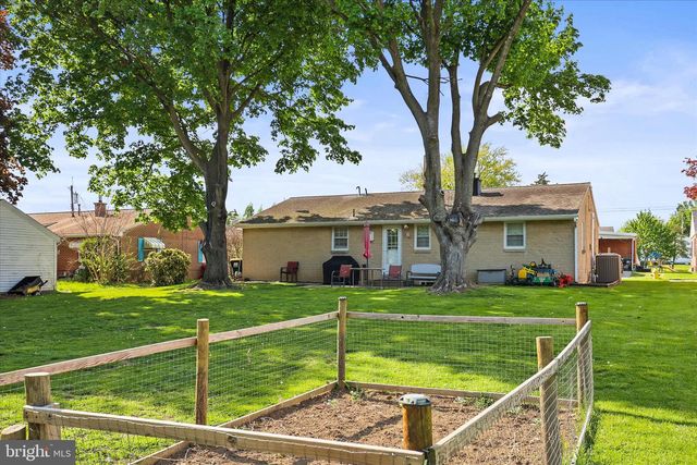 832 HARTMAN AVE, Hanover, PA 17331