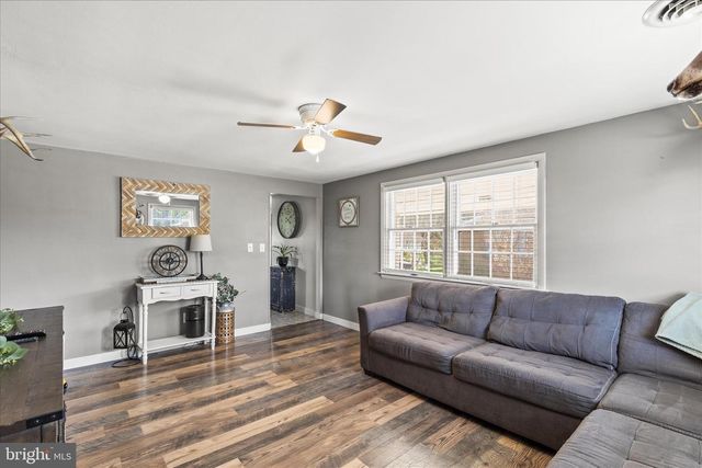 832 HARTMAN AVE, Hanover, PA 17331