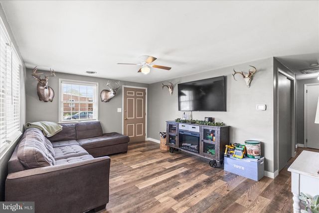 832 HARTMAN AVE, Hanover, PA 17331