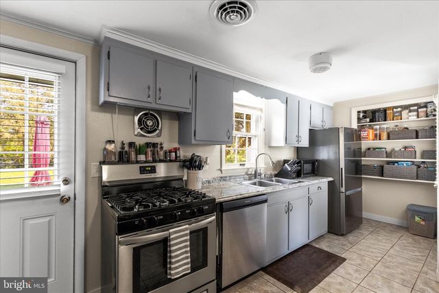 832 HARTMAN AVE, Hanover, PA 17331