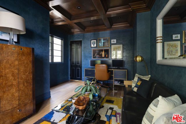 3901 Longridge Avenue, Sherman Oaks, CA 91423