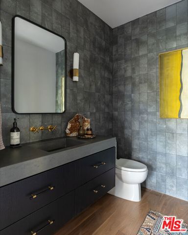 3901 Longridge Avenue, Sherman Oaks, CA 91423