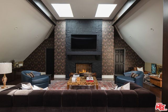 3901 Longridge Avenue, Sherman Oaks, CA 91423