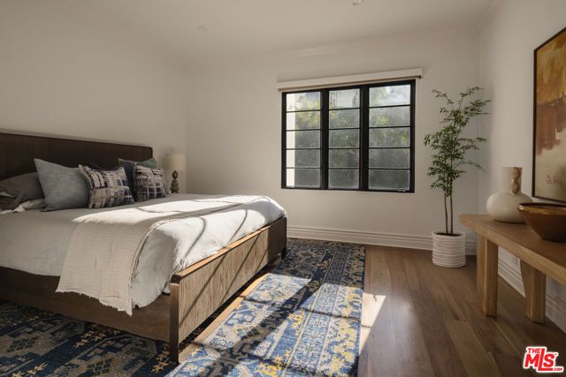 3901 Longridge Avenue, Sherman Oaks, CA 91423