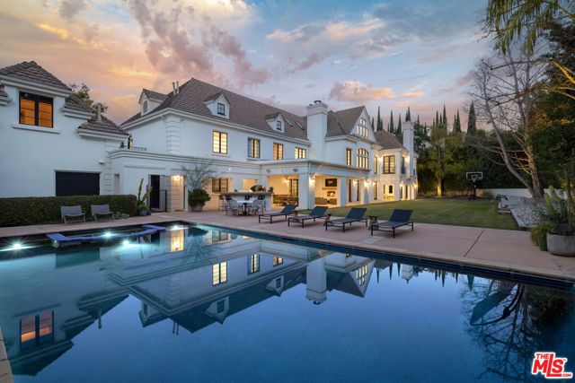 3901 Longridge Avenue, Sherman Oaks, CA 91423