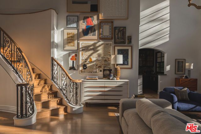 3901 Longridge Avenue, Sherman Oaks, CA 91423