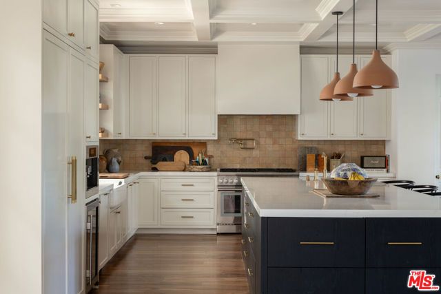 3901 Longridge Avenue, Sherman Oaks, CA 91423