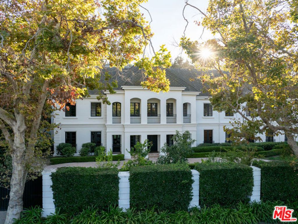 3901 Longridge Avenue, Sherman Oaks, CA 91423