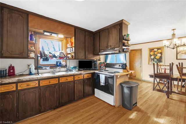 607 W Academy Street, Randleman, NC 27317