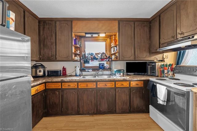 607 W Academy Street, Randleman, NC 27317