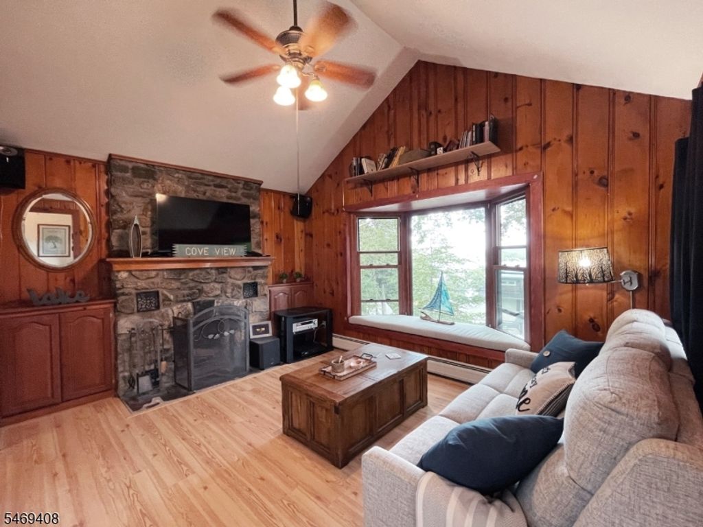16 Lakeview Rd, Hopatcong Boro, NJ 07843 — exterior