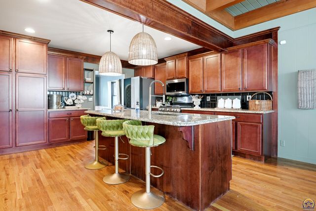 3640 SW York Way, Topeka, KS 66604