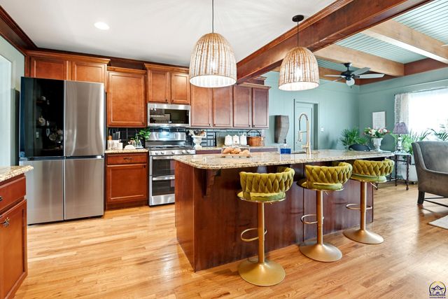 3640 SW York Way, Topeka, KS 66604