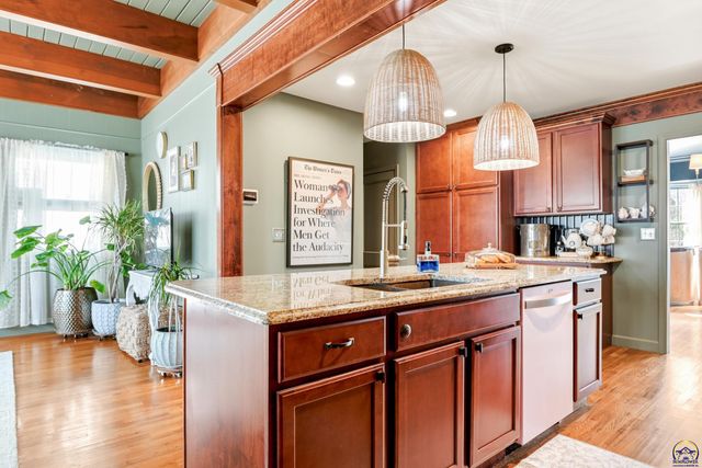 3640 SW York Way, Topeka, KS 66604