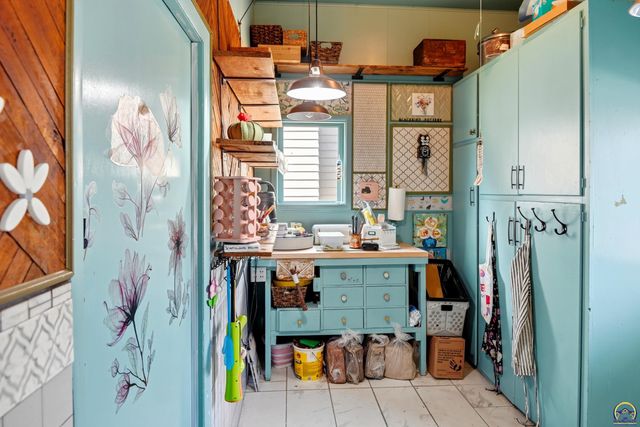 3640 SW York Way, Topeka, KS 66604