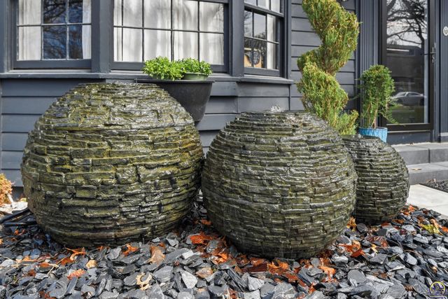 3640 SW York Way, Topeka, KS 66604