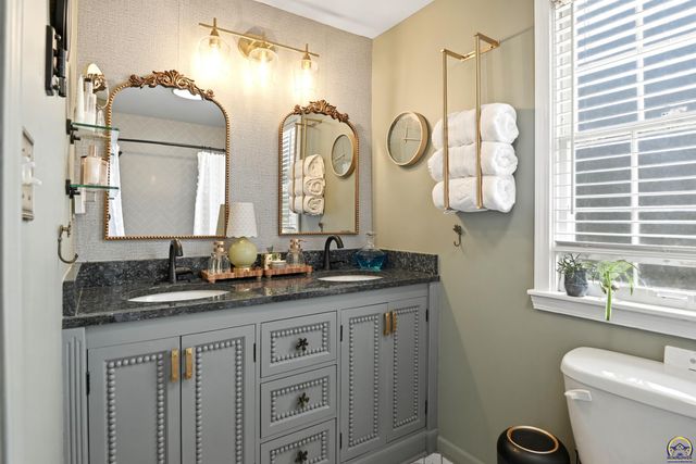 3640 SW York Way, Topeka, KS 66604