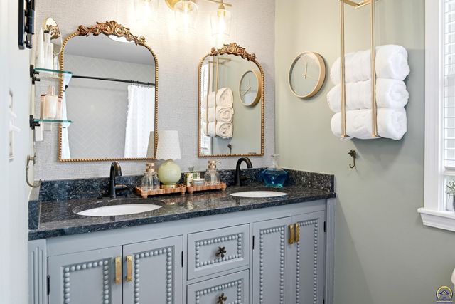 3640 SW York Way, Topeka, KS 66604