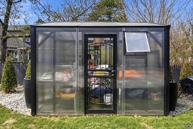 3640 SW York Way, Topeka, KS 66604