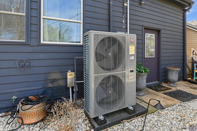 3640 SW York Way, Topeka, KS 66604