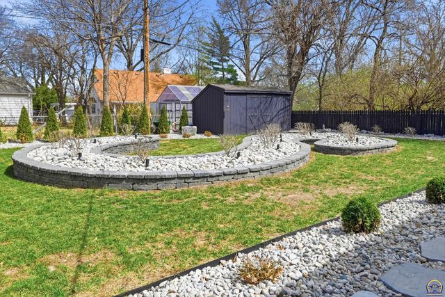 3640 SW York Way, Topeka, KS 66604