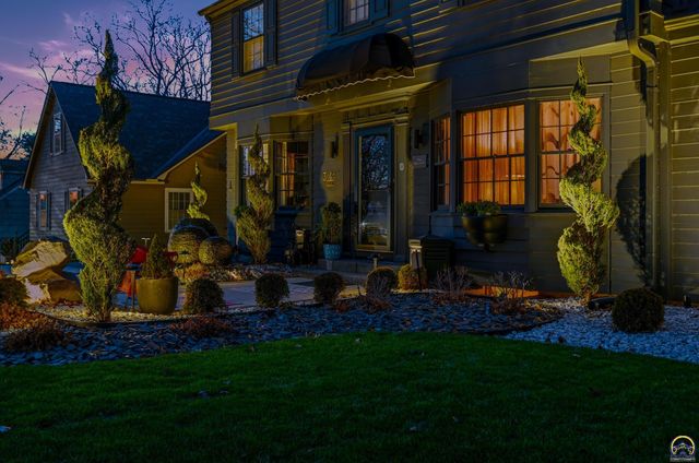 3640 SW York Way, Topeka, KS 66604