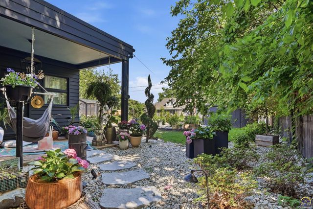 3640 SW York Way, Topeka, KS 66604