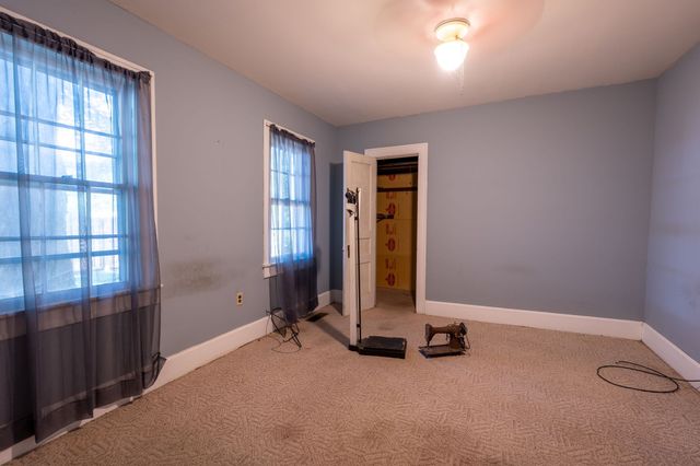 2010 W Gaines St, Lawrenceburg, TN 38464