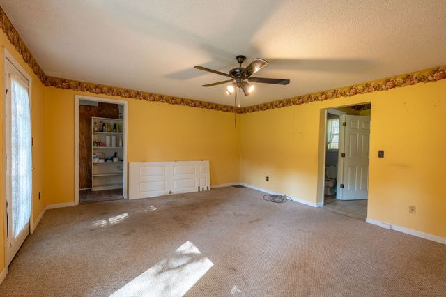 2010 W Gaines St, Lawrenceburg, TN 38464