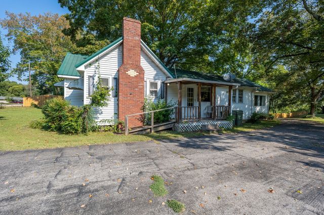 2010 W Gaines St, Lawrenceburg, TN 38464