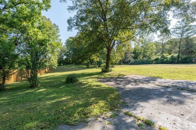 2010 W Gaines St, Lawrenceburg, TN 38464